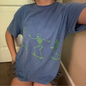 UO blue/green skeleton skateboard tee